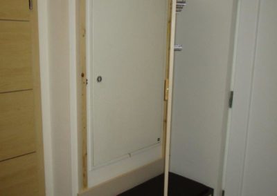 E-Kastenverbau in Verbindung mit Gästegarderobe