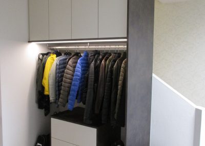 Vorzimmerschrank im italienischen Designer Dekor