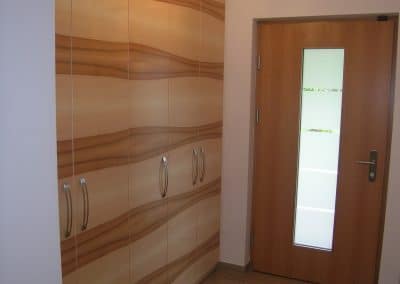 Vorzimmer Nieschenverbau in Kernahorn.