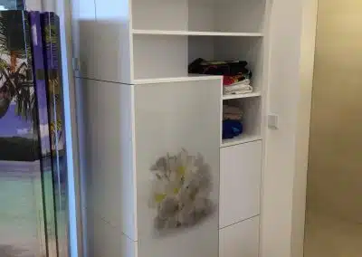 Waschmaschinen-Verbau, Glaselement mit persönlichem Wunschmotiv.