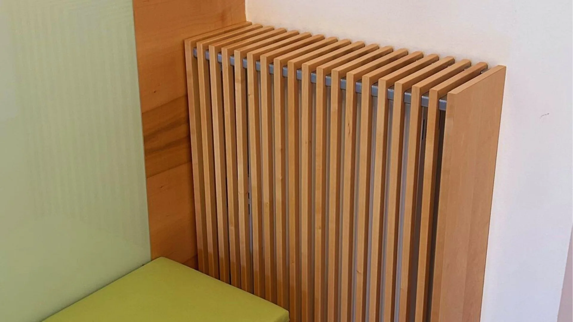 Tischlerei-Knechtl-Website-Heizkörperverkleidung5 Badezimmerschrank