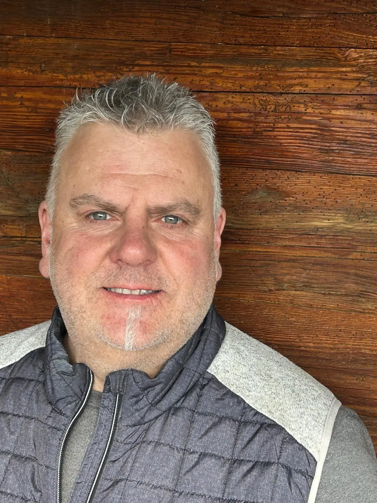 Karl Knechtl ist Gründer und Inhaber der Tischlerei – ohne ihn gäbe es keine Über uns Seite